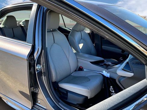 Used 2022 Toyota Camry SE image 7