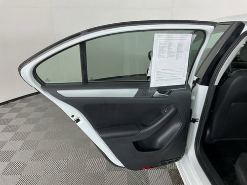 Used 2014 Volkswagen Jetta SE image 22