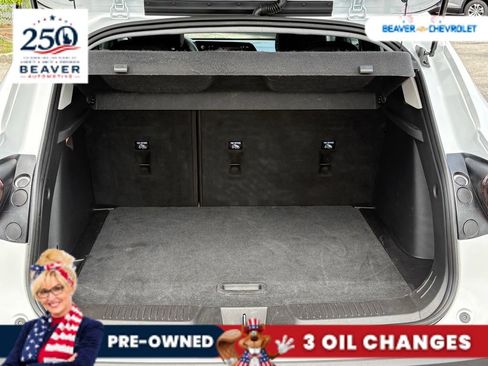 Used 2025 Chevrolet Trax LT FWD image 11