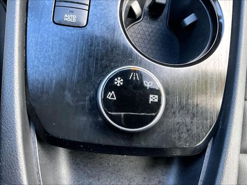 Used 2023 Nissan Rogue SV w/ SV Premium B Package image 27