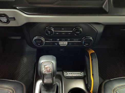 Used 2021 Ford Bronco Badlands w/ Sasquatch Package AWD/4WD image 17