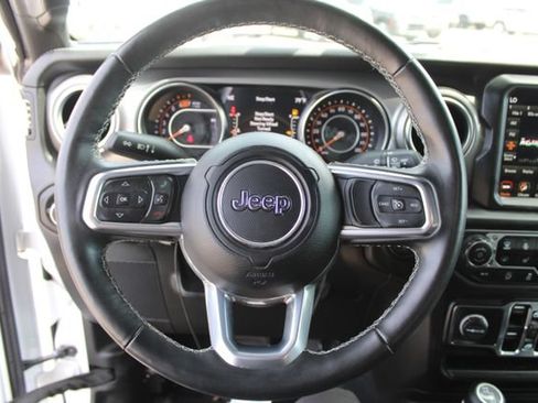 Used 2022 Jeep Wrangler Unlimited Sahara w/ Cold Weather Group AWD/4WD image 16