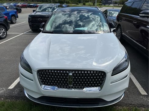 Used 2022 Lincoln Corsair AWD w/ Premium Package image 2