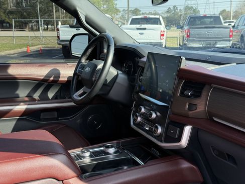 Used 2023 Ford Expedition Max Limited image 15