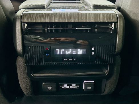 Used 2022 Jeep Wagoneer Series II w/ Premium Group I image 26