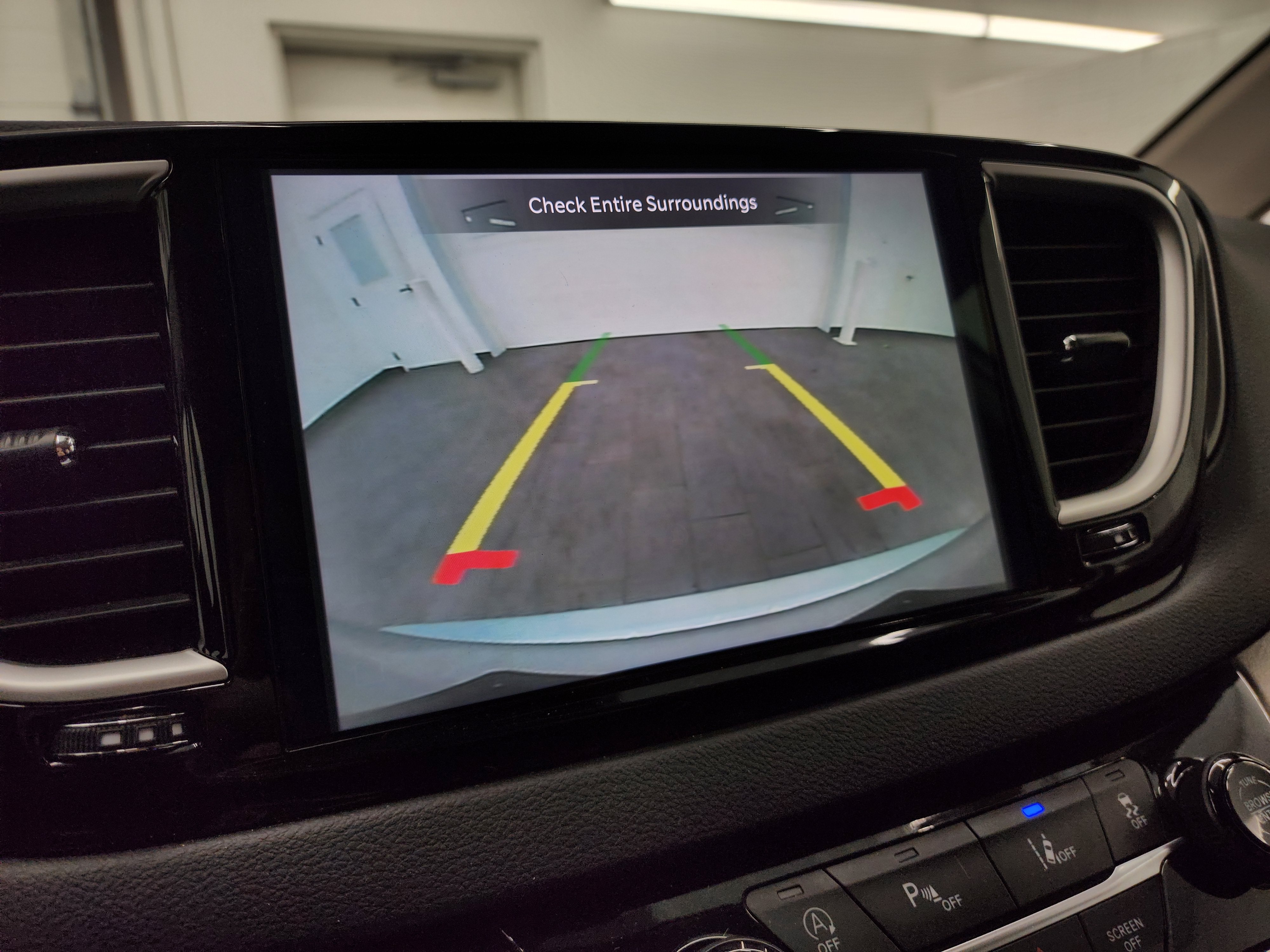 Used 2024 Chrysler Pacifica Touring-L FWD image 16