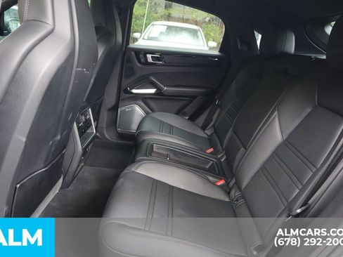 Used 2022 Porsche Cayenne Turbo GT image 19