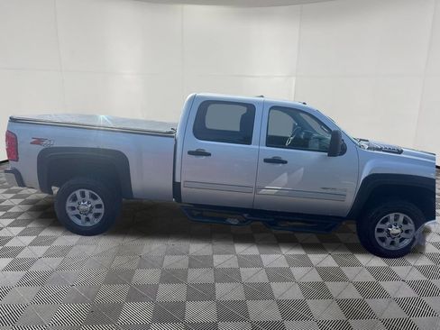 Used 2011 Chevrolet Silverado 2500 LT w/ Interior Plus Package AWD/4WD image 6