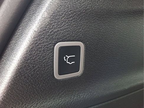 Used 2025 Chrysler Pacifica Limited FWD image 27
