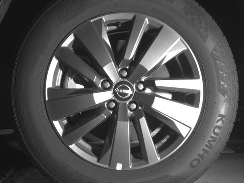 Used 2025 Nissan Pathfinder SV image 11