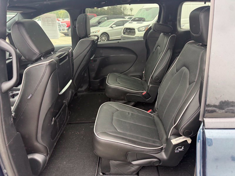 Used 2023 Chrysler Pacifica Limited w/ Uconnect Theater Family Group AWD/4WD image 7
