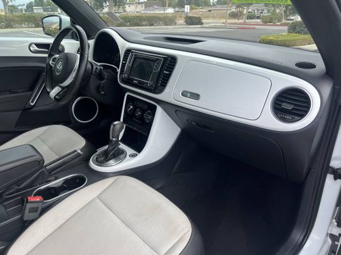 Used 2017 Volkswagen Beetle 1.8T SE FWD image 8