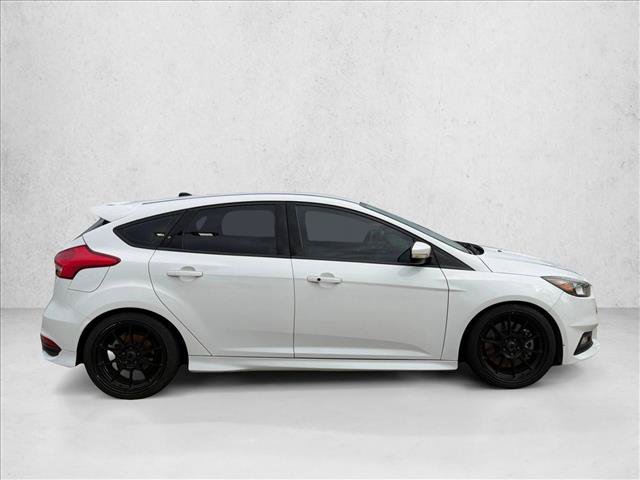 Used 2018 Ford Focus ST FWD image 4