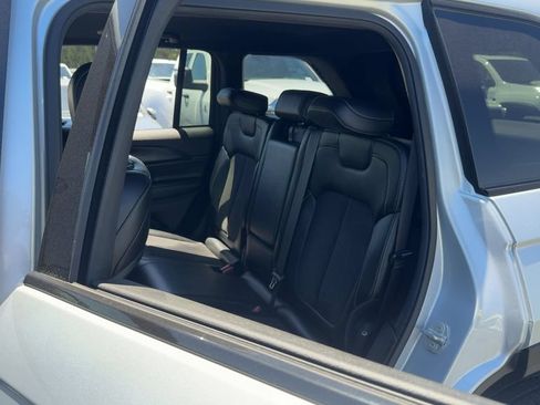 Used 2023 Jeep Grand Cherokee Altitude AWD/4WD image 12