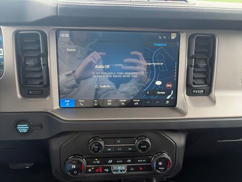 New 2025 Ford Bronco Outer Banks w/ Sasquatch Package AWD/4WD image 24