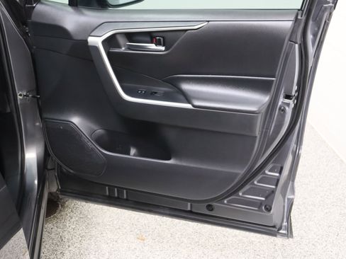 Used 2022 Toyota RAV4 XLE AWD/4WD image 37