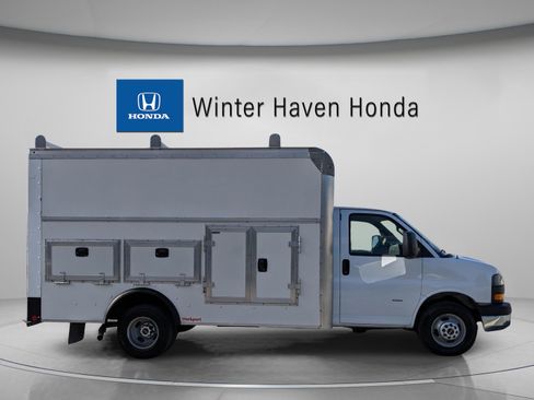 Used 2022 GMC Savana 3500 w/ Power Convenience Package image 9