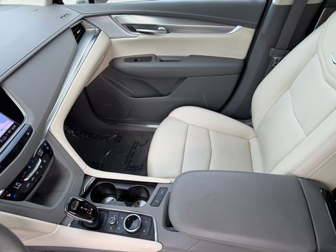 Used 2022 Cadillac XT5 Premium Luxury FWD image 19