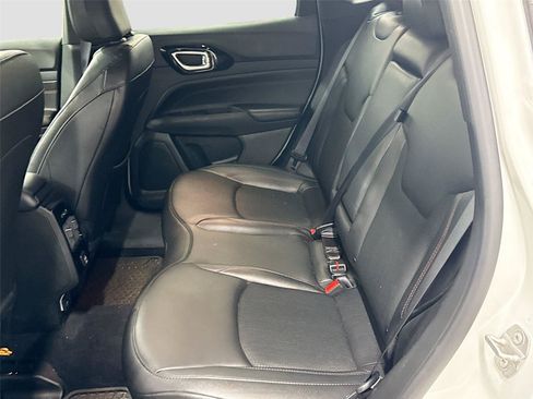Used 2025 Jeep Compass Trailhawk AWD/4WD image 5