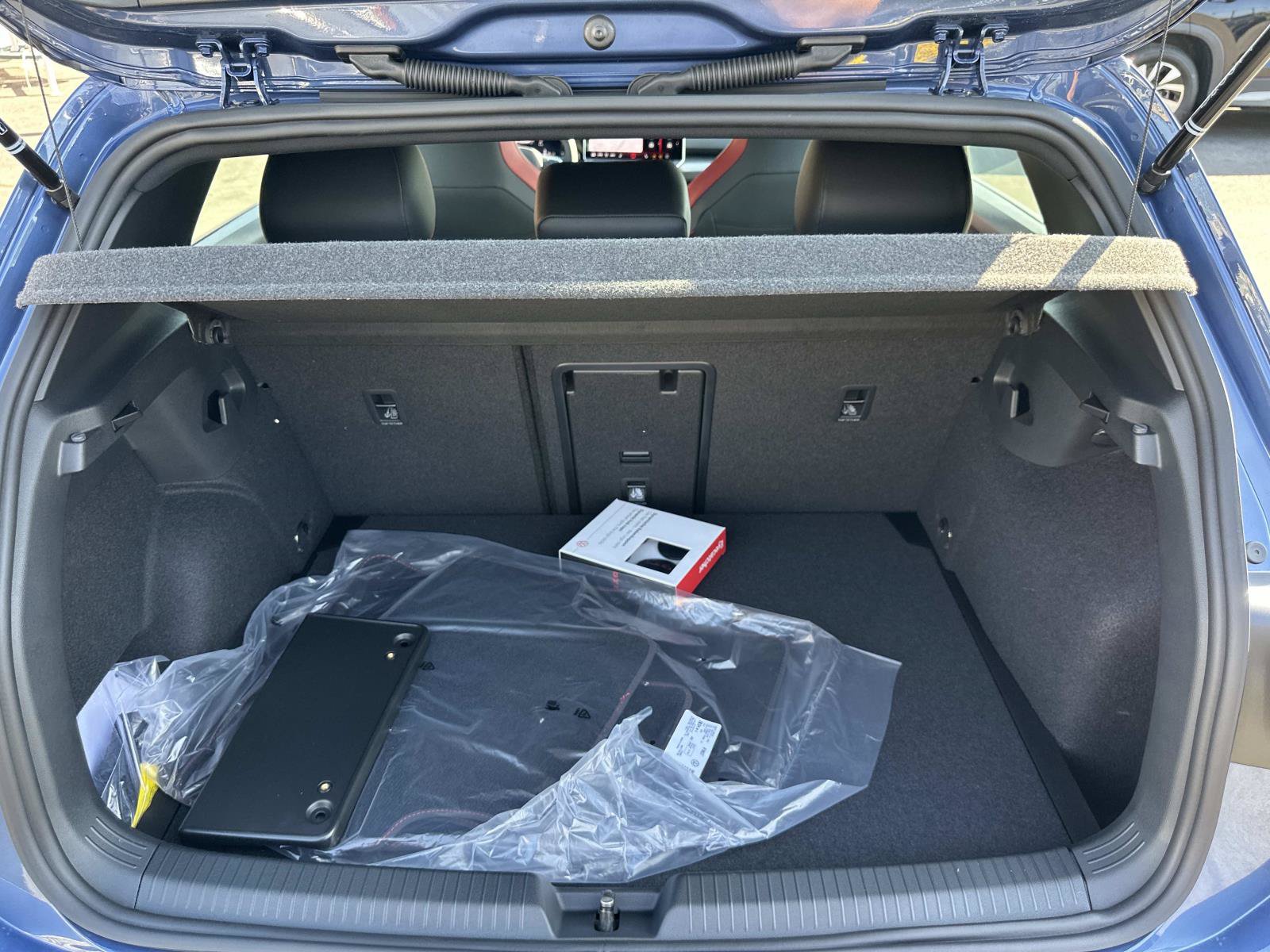 New 2026 Volkswagen GTI SE FWD image 5