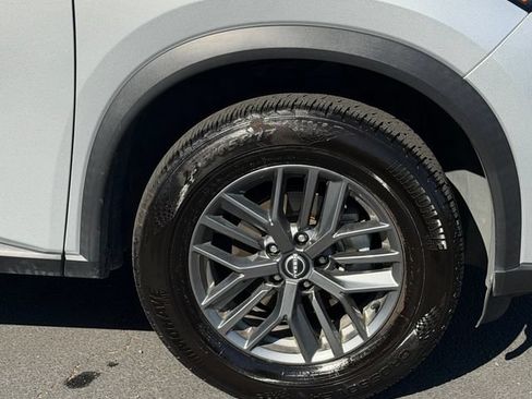 Used 2024 Nissan Rogue S FWD image 28