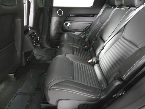 Used 2025 Land Rover Discovery S image 13