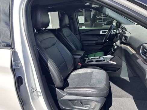 Used 2020 Ford Explorer Limited w/ Class III Trailer Tow Package AWD/4WD image 16