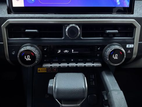 Used 2024 Toyota Tacoma Limited w/ Limited Package (LT) AWD/4WD image 34