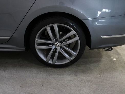 Used 2017 Volkswagen Passat 1.8T R-Line image 32