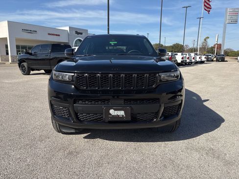 New 2025 Jeep Grand Cherokee L Altitude image 8