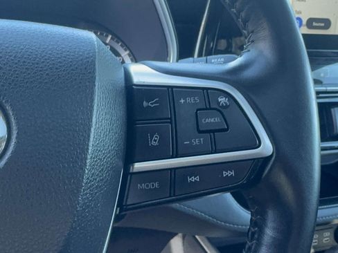 Certified 2023 Toyota Highlander XLE image 19