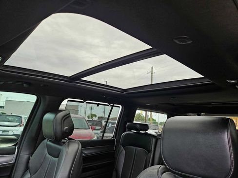 Used 2023 Jeep Wagoneer Series II w/ Convenience Group I AWD/4WD image 16