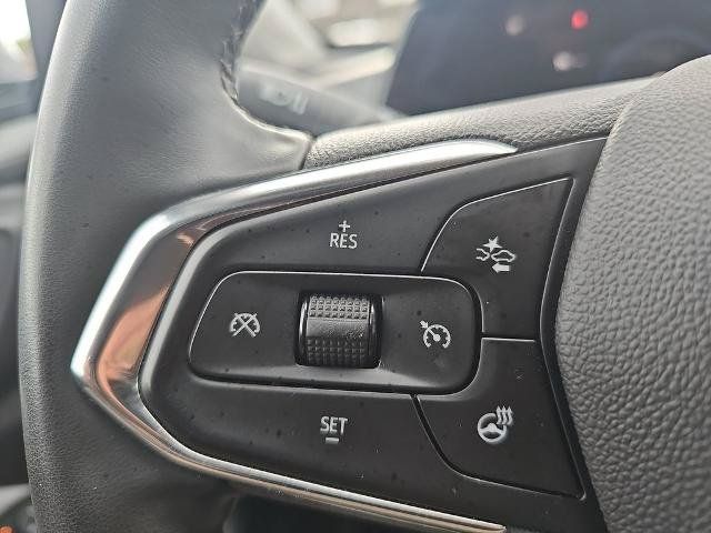 Used 2025 Chevrolet Trax LT w/ LT Convenience Package FWD image 17