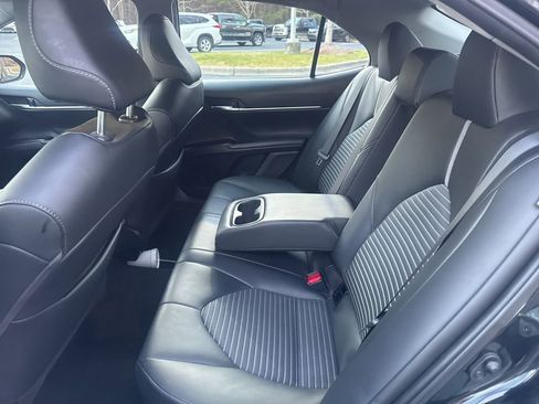 Used 2024 Toyota Camry SE image 10