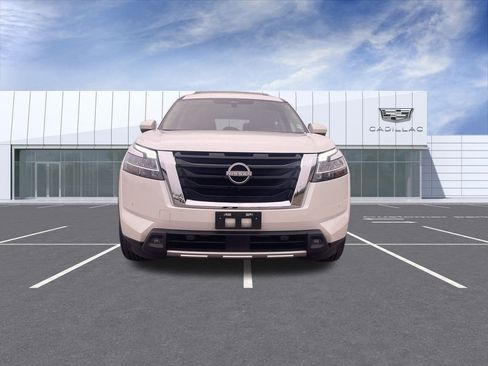 Used 2023 Nissan Pathfinder SL image 3