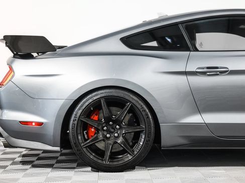 Used 2020 Ford Mustang Shelby GT500 w/ Carbon Fiber Track Pack RWD image 2