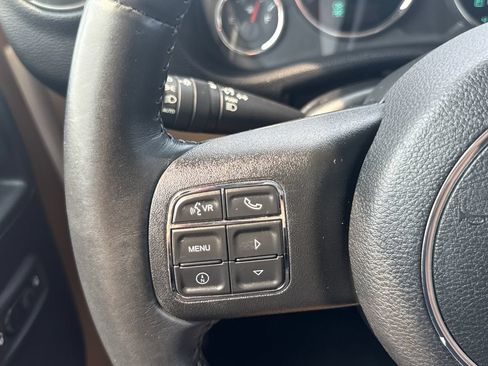 Used 2017 Jeep Wrangler Sahara w/ Connectivity Group AWD/4WD image 13