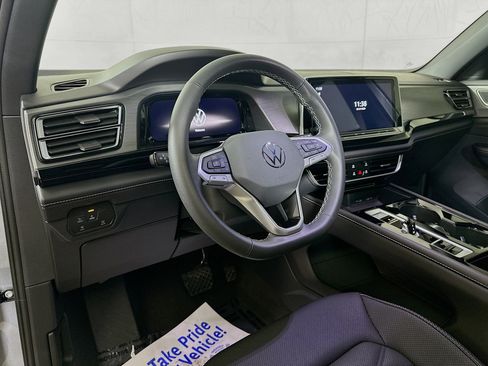 Used 2024 Volkswagen Atlas Cross Sport SE AWD/4WD image 9