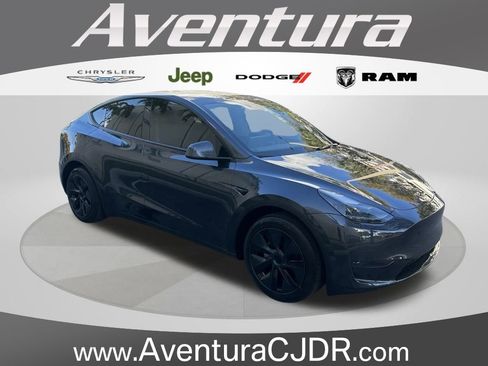 Used 2025 Tesla Model Y Long Range image 1