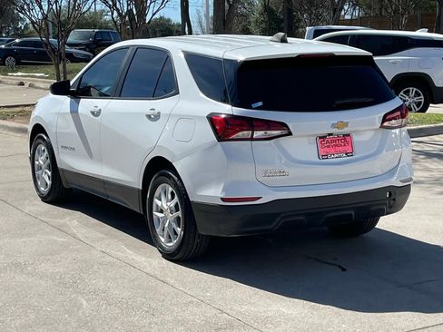 Used 2022 Chevrolet Equinox LS w/ LS Convenience Package image 4