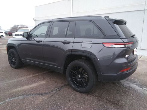 Used 2022 Jeep Grand Cherokee Altitude image 7