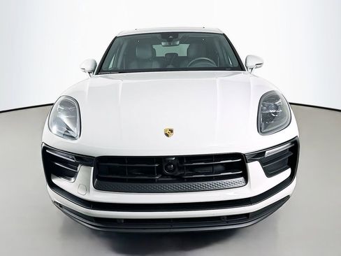 Certified 2025 Porsche Macan image 6