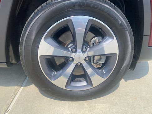 Used 2019 Jeep Cherokee Limited AWD/4WD image 29