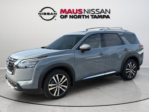 Certified 2025 Nissan Pathfinder Platinum w/ Cargo Package FWD image 5