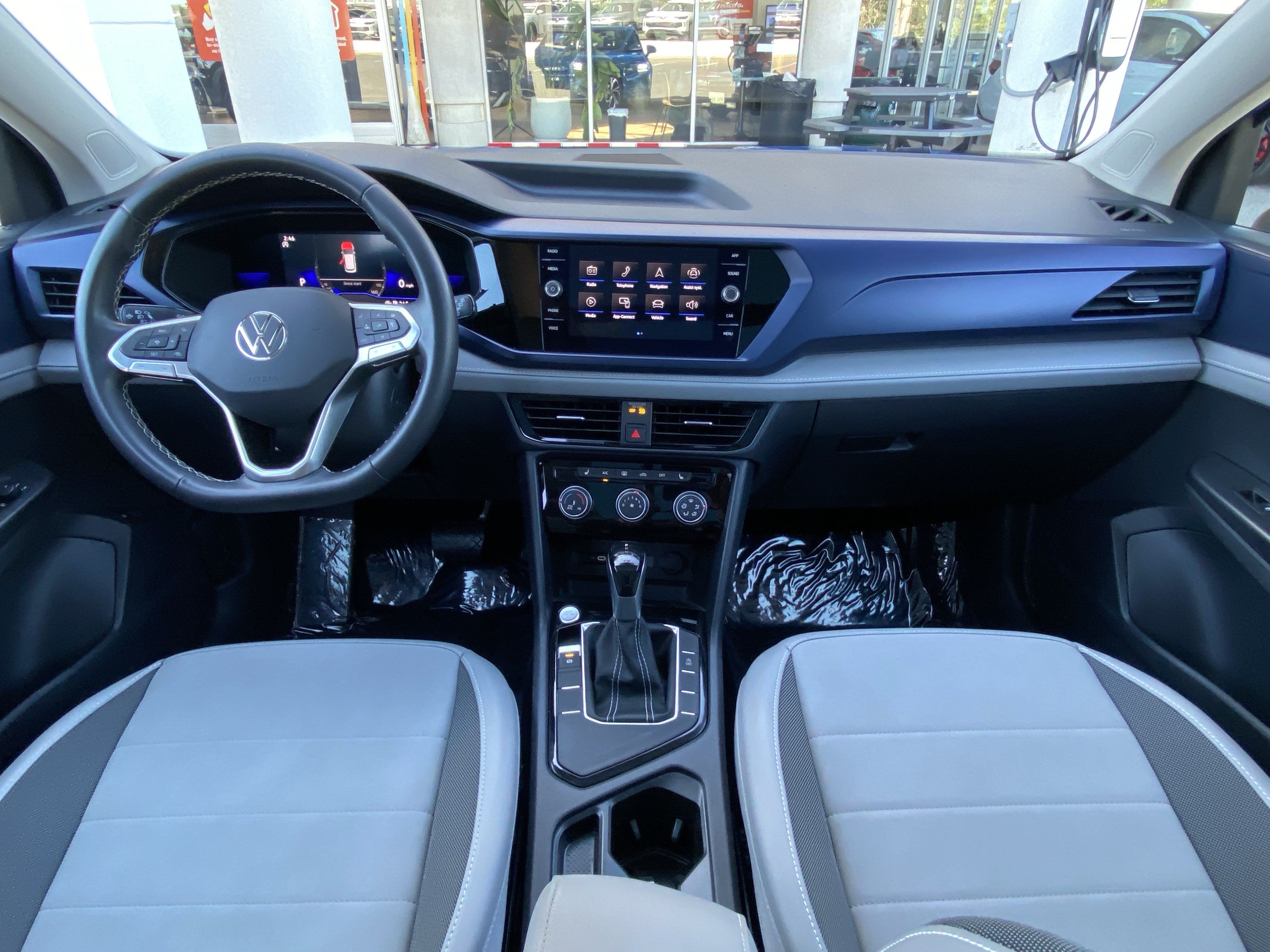 Certified 2023 Volkswagen Taos SE w/ Panoramic Sunroof Package FWD image 27