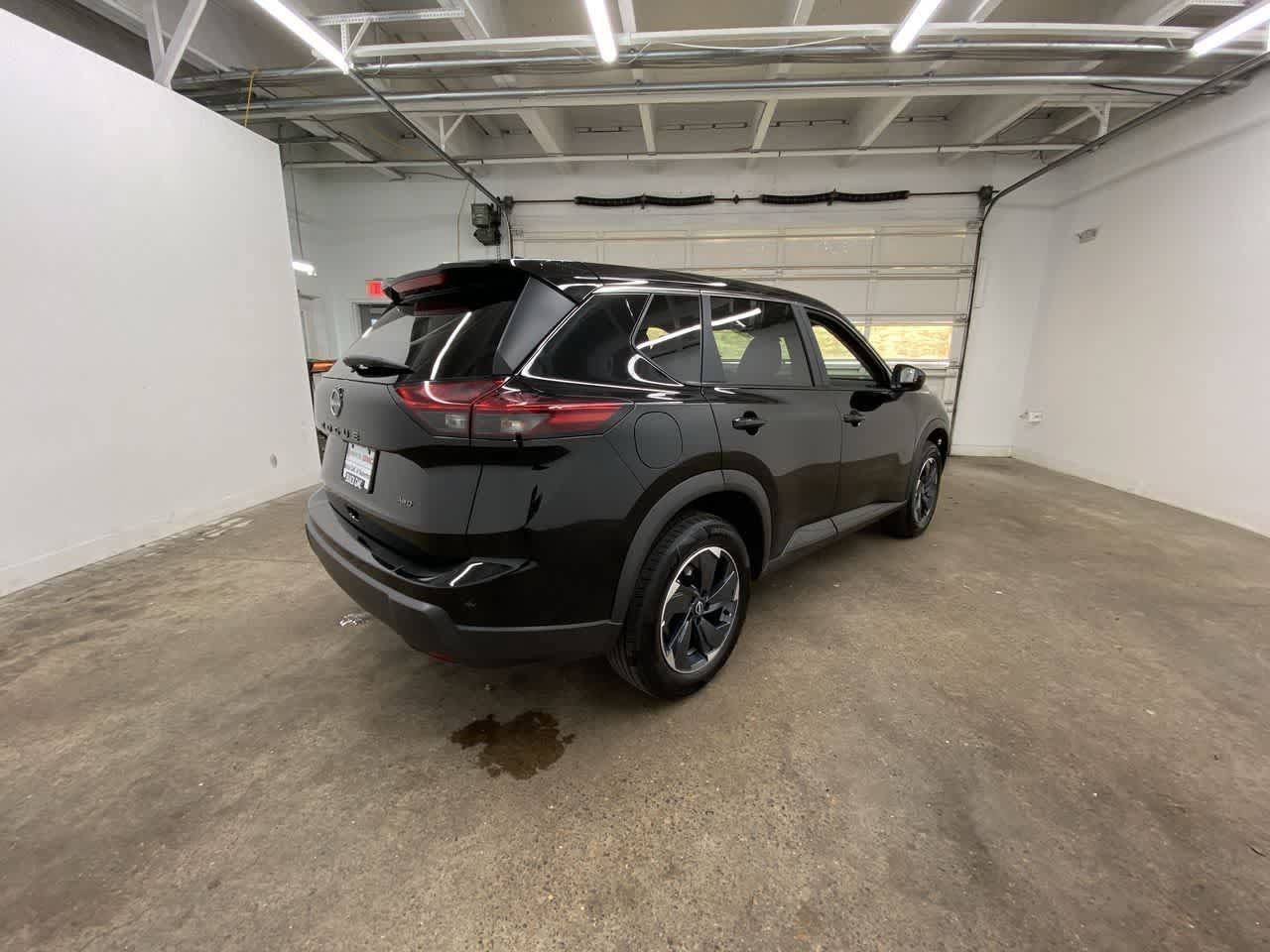 Used 2025 Nissan Rogue SV AWD/4WD image 6