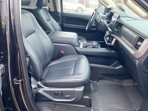 Used 2024 Ford Expedition XLT image 28