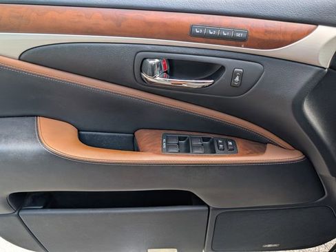 Used 2016 Lexus LS 460 image 39