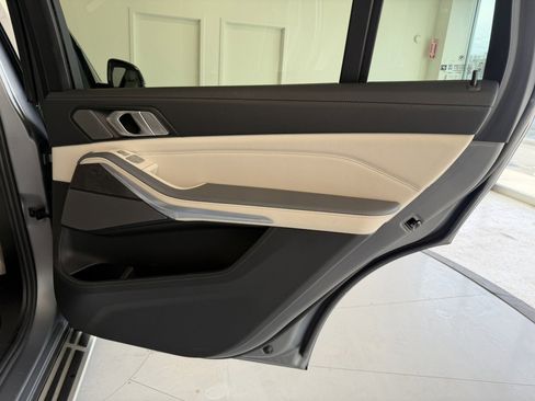 Used 2023 BMW X7 xDrive40i w/ Executive Package image 57