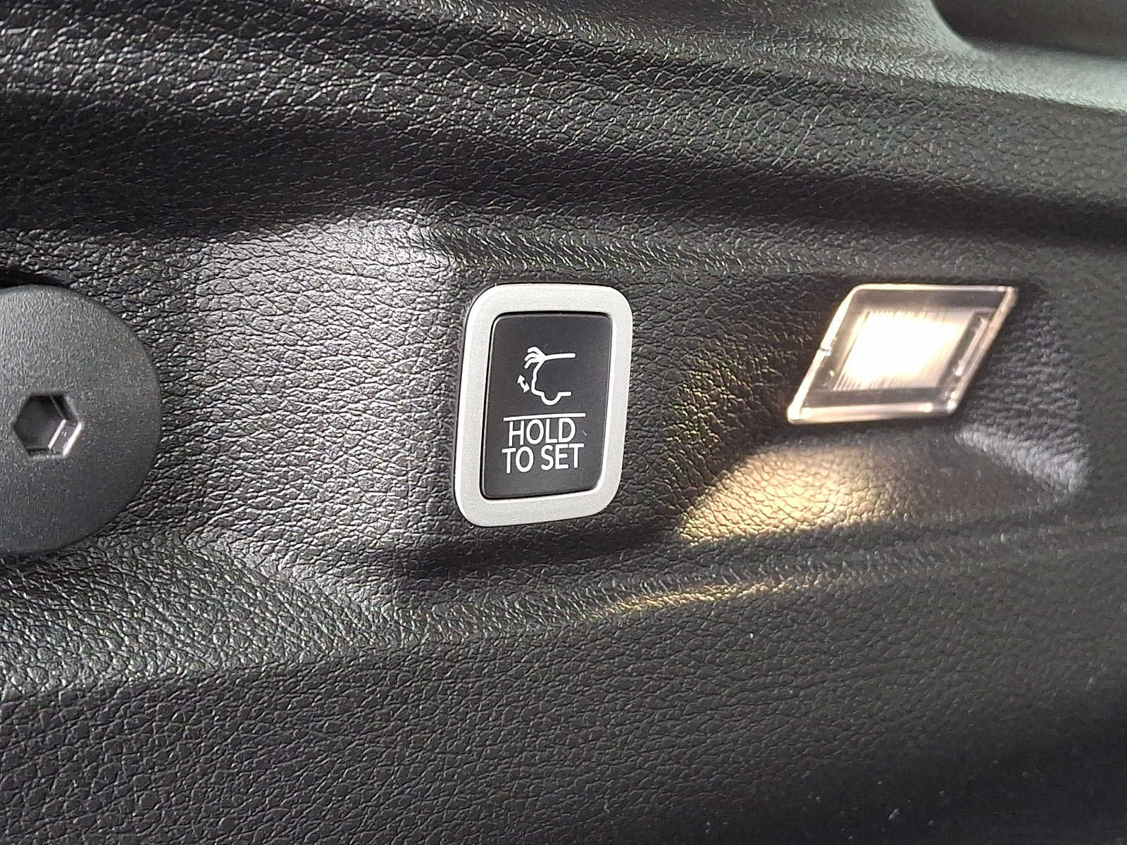 Used 2021 Jeep Grand Cherokee L Limited AWD/4WD image 34